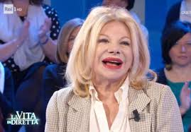 She won a silver ribbon best supporting actress award for each of her roles in federico fellini's 8½ and juliet of the spirits. Sandra Milo Nome Vero Eta Altezza Peso Marito E Figli Caffeina Magazine