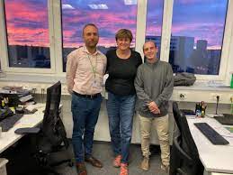 Benjamin franklin kérésére lewis lett a philadelphische zeitung első szerkesztője, amely egy idegen nyelvű újság volt a philadelphia környéki német lakosság számára. Kariko Katalin Nem Emlekszem Ra Hogy Barmikor Is Feladtam Volna Valamit Forbes Hu