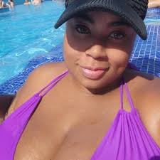 Carly DeVries (@carlydevries)