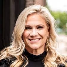 Angela Roundy's Instagram, Twitter & Facebook