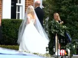 Kimberly Perry Of The Band Perry Wedding Pics See The Bride S Dress Guest Carrie Underwood And More The Band Perry Country Girl Problems Kimberly