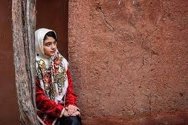Pese A Las Equivocadas Creencias De Muchos Los Iranies Son Persas No Arabes Un Dato Importante A La Hora De Viajar A Iran Ya Que D Women Instagram Women S Top