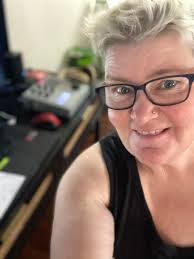 LegendFM with Maree In my day we just told them 🤷‍♀️ Tune in