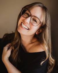 Danielle Diercks's Instagram, Twitter & Facebook