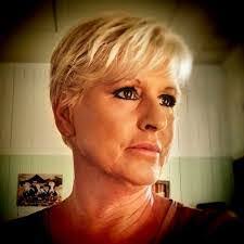 Roxanne Blank's Instagram, Twitter & Facebook