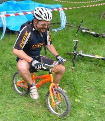 Qu'est ce qu'un vélo trop petit ? - Velo Vert : le VTT, tout le VTT