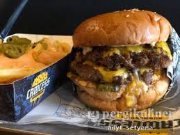 In the mission to find legit good burger place in jakarta, anakjajan stumbled upon lawless burgerbar in kemang area, a small place serving burger as their main specialty as the name suggest. Lawless Burgerbar Kemang Lengkap Menu Terbaru Jam Buka No Telepon Alamat Dengan Peta