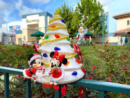 Disneyland Popcorn Bucket Christmas 2022 Photos: New Light-Up Mickey & Minnie 2020 Christmas Tree Popcorn Bucket  Debuts At Walt Disney World - Wdw News Today