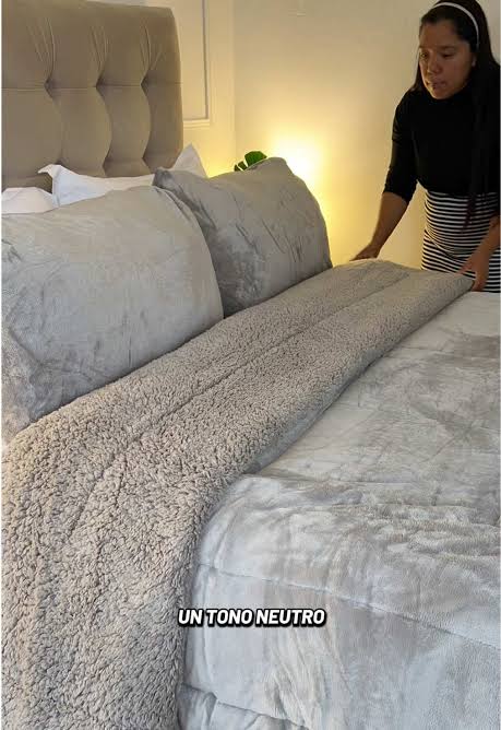 Y así nos quedó 🫣 🛏️ Productos disponibles: • Cubrecama gris 2 plazas  $29.990 • Piecera beige con 2 Fundas $27.990 •Fundas bordadas $ 5.990 cada  una • Cojín nudo decorativo: $9.990 💌 Escríbenos para ...