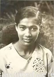 Please help 🙏 my little sisters grandfather passed away yesterday this was  the last photo I got of her & grandparents together, could someone please  take the ppl cut off