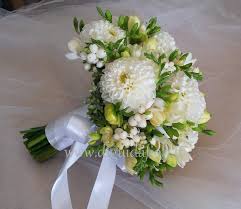 Non è un caso che i fiori bianchi siano i preferiti per i bouquet della sposa. Pin Su Weddings