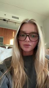 Samantha Hacker's Instagram, Twitter & Facebook