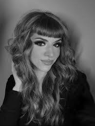 Kelly Beebe's Instagram, Twitter & Facebook