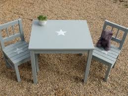 ensemble pour enfant table et 2 chaises en bois patine bleu etsy table et chaises en bois chaise en bois enfant bois patine