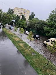 Проспект победы затопило / скриншот из видео. Kiev Zatopilo Posle Livnya Foto I Video Rubrika