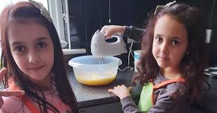 Young bakers enjoy exciting course through Refugee Resettlement Programme