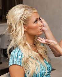 Women with short hair often find themselves feeling limited because their hair is not long enough to support many styles. Club Hairstyles Fashion Grapher Hair Styles Paris Hilton Hair Hair
