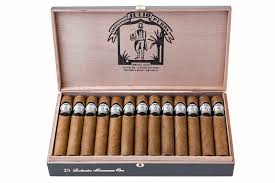 Nuestros puros montealto, albatros y la primorosa se personalizan con los datos del enlace o del evento, e igualmente se presentan en tubos de cristal, tubos de aluminio y estuches individualizados y en cajas de madera personalizadas y engalanadas. Caja De 25 Robustos Puros Palmeros Artesanos Julio Tabaco Hecho A Mano En Brena Alta La Palma Canarias