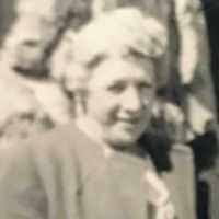 Edna Mills's Instagram, Twitter & Facebook