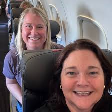 Here we go!! ✈️ Taylor and I are heading over the pond to present at the UK  Wreath Retreat! 🌍💐 I'm still in awe that what started at my kitchen table  with