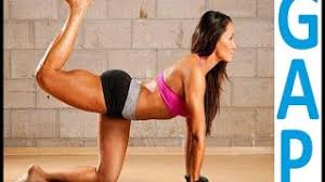 Lo ideal, si estás en casa, es hacer skipping o carrera en el sitio durante 5 minutos. Sesion De Gap En Casa Gluteos Abdominales Y Piernas Youtube