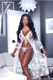 Onlyfans Bombshell Brea sex gals part 1