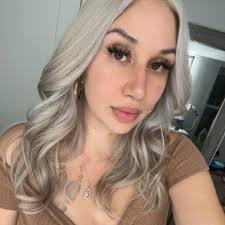 Tabitha Hollis's Instagram, Twitter & Facebook