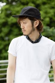 男性の正しいスカーフの巻き方は guで買えるスカーフもオススメ 服を着るならこんなふうに第40話補足 最も早くオシャレになる方法 現役メンズファッションバイヤーが伝える洋服の 知り方 knower mag メンズファッション スカーフ メンズ ドレスコード