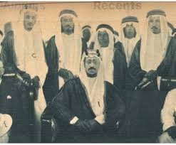 دلال بنت سعود الودعاني ретвитнул(а). Ø´Ø§Ù‡Ø¯ ØµÙˆØ±Ø© Ù†Ø§Ø¯Ø±Ø© Ù„Ù€ Ø§Ù„Ù…Ù„Ùƒ Ø³Ø¹ÙˆØ¯ Ø¨Ù† Ø¹Ø¨Ø¯ Ø§Ù„Ø¹Ø²ÙŠØ² Ø£Ø«Ù†Ø§Ø¡ Ù…Ø¨Ø§ÙŠØ¹ØªÙ‡ Ù„ÙˆÙ„Ø§ÙŠØ© Ù…ÙƒØ© Ø§Ù„Ù…ØµØ±ÙŠÙˆÙ†