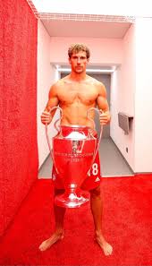Bayern munich star leon goretzka proves he did not skip leg day, or arm day, or shoulders day or any gym day in this impressive snap. Leon Goretzka S Feet Wikifeet Men
