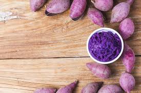 Dan ubi ini memiliki kandungan beragam nutrisi seperti protein, serat berupa pektin, hemiselulosa, dan selulosa, kaya karbohidrat, antioksidan, betakaroten, kalsium, zat besi, manfaat fosfor, vitamin a. 3 Resep Sehat Dan Mudah Olahan Ubi Ungu Hello Sehat
