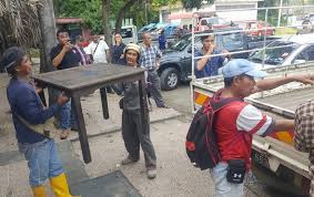The hawker stalls area was located behind the tanjung aru. Hawkers Rue Move As Food Court Makes Way For Unpopular Taed Deal Borneo Today