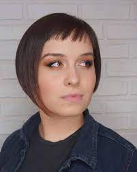 20 Asymmetrical Bob With Bangs That Are Stylishly Edgy In 2021 Asymmetrical Bob With Bangs Really Short Hair Bob Haircut With Bangs
