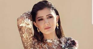 وقعت الفنانة مي عمر ضحية لمقالب رامز جلال في الحلقة 23 من برنامجه رامز تحت الارض، وبدأت الحلقة كالعادة بمقدمة ساخرة من رامز جلال على مي عمر وجمالها وصعودها الفني السريع. 6zlfllj974mcam