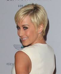 Kellie Pickler Short Straight Light Blonde Hairstyle With Layered Bangs Thin Straight Hair Short Hair Styles Light Blonde Hair