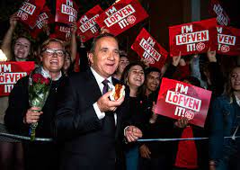 He faced the challenge of accommodating some 160,000 migrants who had fled to. Stefan Lofven Fick En Korv Med Brod Efter Aftonbladets Debatt