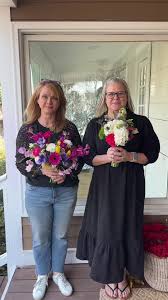 Stylish Dresses for Moms at Prom 2023