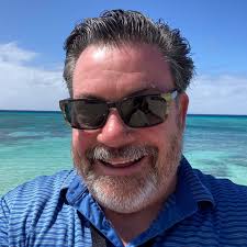 What are some recommended hotels near the Seattle pier for a cruise?