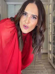 Verde con Rosa 💚🩷 ¿Les gusta esta combinación de color? #TikTokFashi...