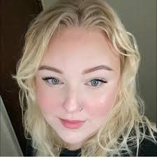 Looking for someone in Lebanon who does last tint and lifts, thanks in  advance! Posting anonymously as I'd like to purchase a gift card.