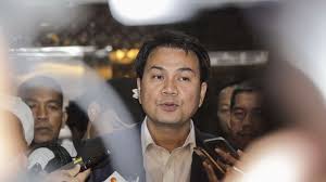 Aziz syamsudin merupakan politikus partai golkar, perjalanan kariernya di parlemen dimulai pada 2004, dengan menjadi anggota komisi iii dpr ri yang membawahi bidang hukum, hak asasi. Jadi Makelar Kasus Suap Penyidik Kpk Aziz Syamsuddin Lecehkan Jabatan Dpr