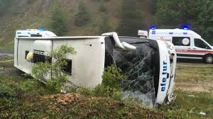 8 ağustos 2021 pazar günü, balıkesir edremit. Efe Tur A Ait Yolcu Otobusu Devrildi Cok Sayida Yarali Var Asayis