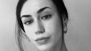 Ella Marsh's Instagram, Twitter & Facebook