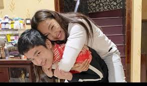 Surat Kalina Oktarani Untuk Putranya Om Vicky Akan Jadi Sahabat Azka