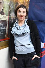 Bereis mit 14 jahren ist er mitbegründer der band mekanik destrüktiw kommandöh. Tatort Meret Becker Alias Nina Rubin Versteht Die Liebe Nicht Express De