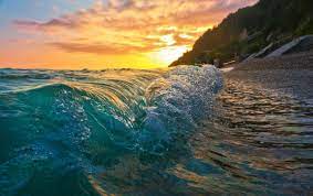 Detaliile marii, lumina diminetii si cea de apus, care se reflecta pe suprafata ei sunt aspectele pe care le urmaresc si imi place sa le traiesc cand sunt acolo. Ce Nu Stiati Despre Marea Neagra Paradis Vacante De Vis