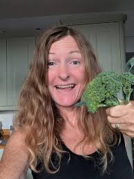 How happy I am. Finally I can harvest my own broccoli.😍