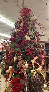 Country Style Christmas Tree Decorated With Burlap Ribbon Country Christmas Trees Holiday Christmas Tree Christmas Decorations