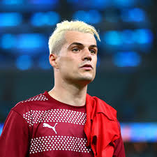 Doch nicht nur xhaka wird an der euro 2020 fortan blond auflaufen. Granit Xhaka Blond Granit Xhaka Kauft Ein Hochhaus In Grenchen Tele M1 Granit Xhaka Una Oportunidad De Mercado Que Enamora A Mourinho Y La Roma