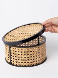 Eine Schone Grosse Box Von Doiy Zum Dekorieren Ob Auf Dem Schreibtisch Esstisch Oder Regal Ein Echter Hingucker Mit Genugend St Decor Caning Home Accessories